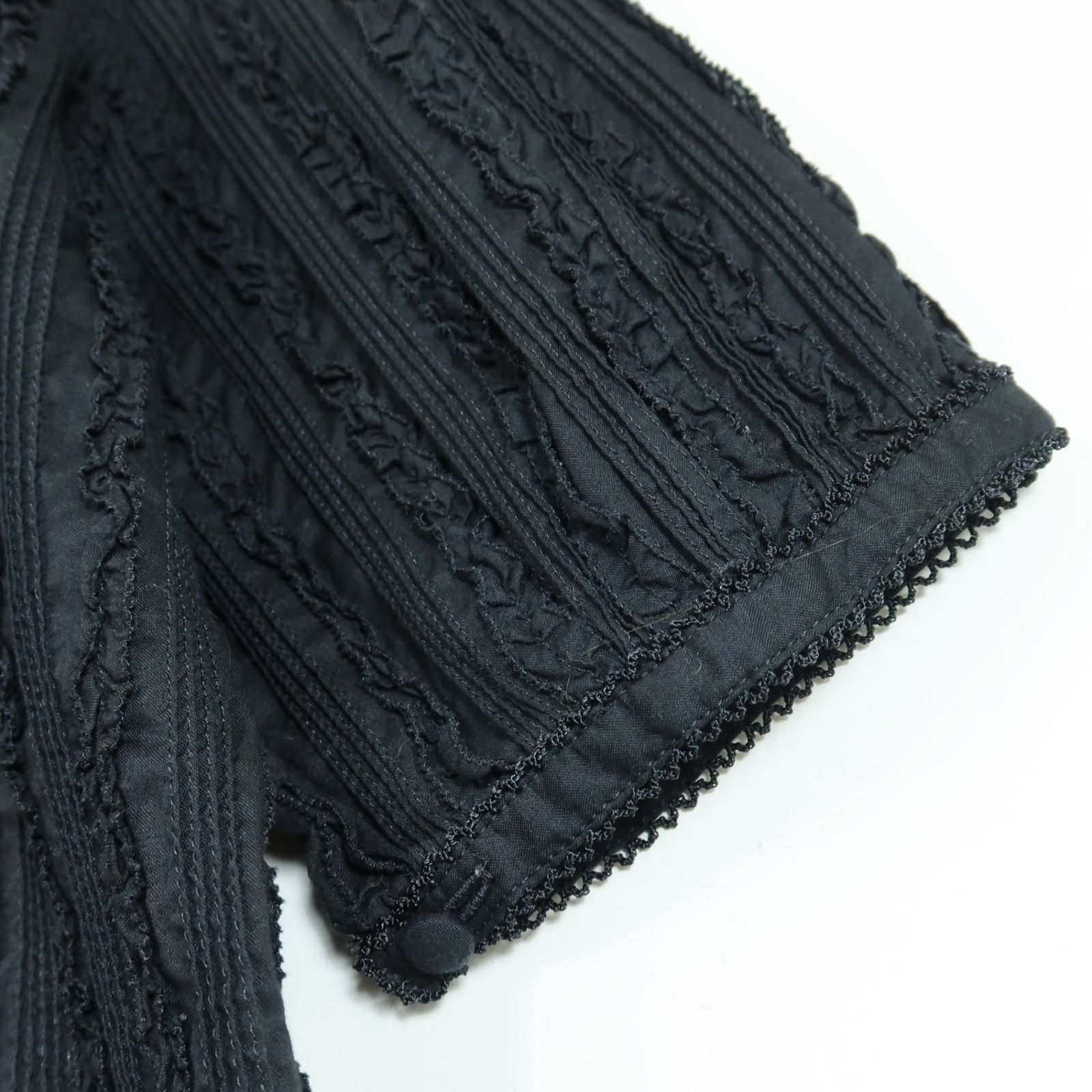 カネコイサオ☆ピンタック&フリル♪半袖ローンブラウス 黒系 無地 薄手