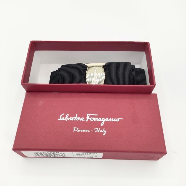 Salvatore Ferragamo ヴァラ・リボン バレッタ ブラック ゴールド
