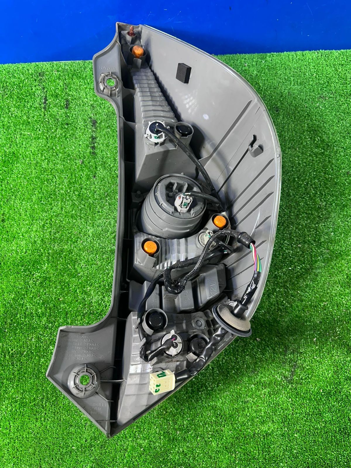 ZT-7851] 純正トヨタ アクア NHP10 H26年 左テールライト／バック