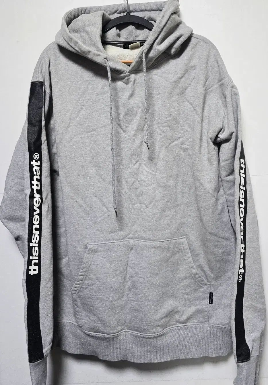 ディスイズネバーザット thisisneverthat ディスイズネバーザット パーカー ドットロゴ - メルカリ