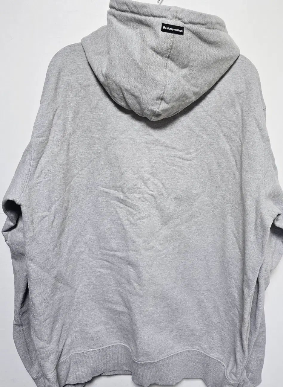 ディスイズネバーザット thisisneverthat ディスイズネバーザット パーカー ドットロゴ - メルカリ