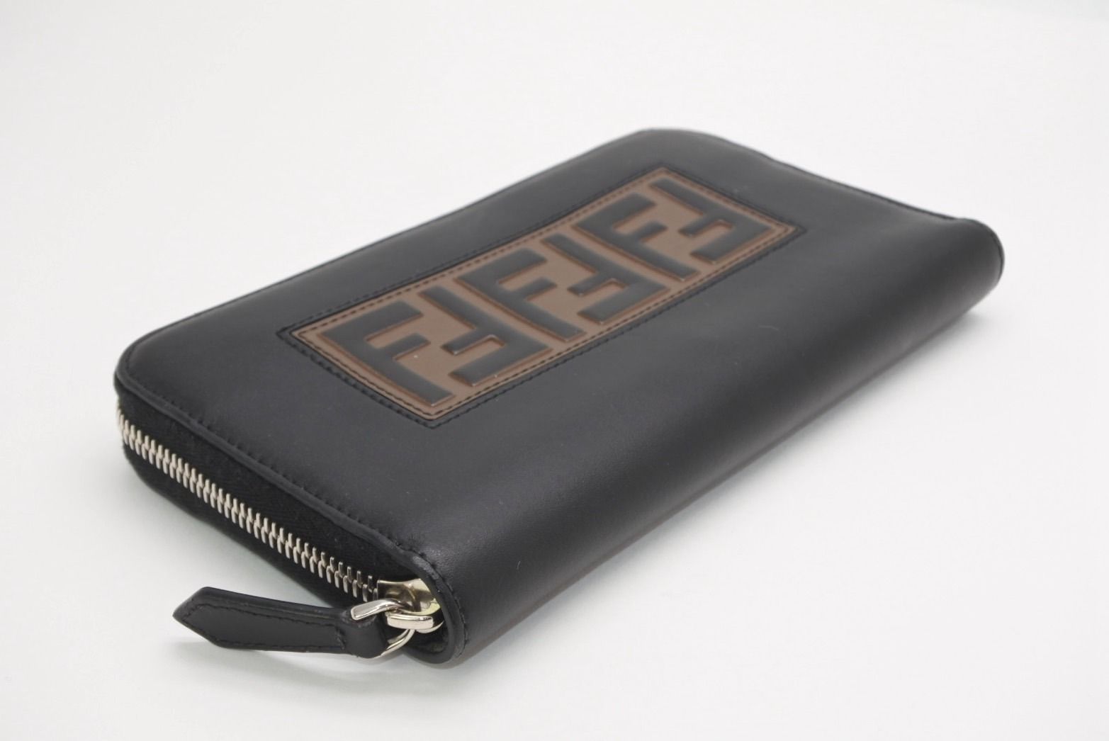 FENDI フェンディ FFロゴ ラウンドジップ 長財布 レザーウォレット