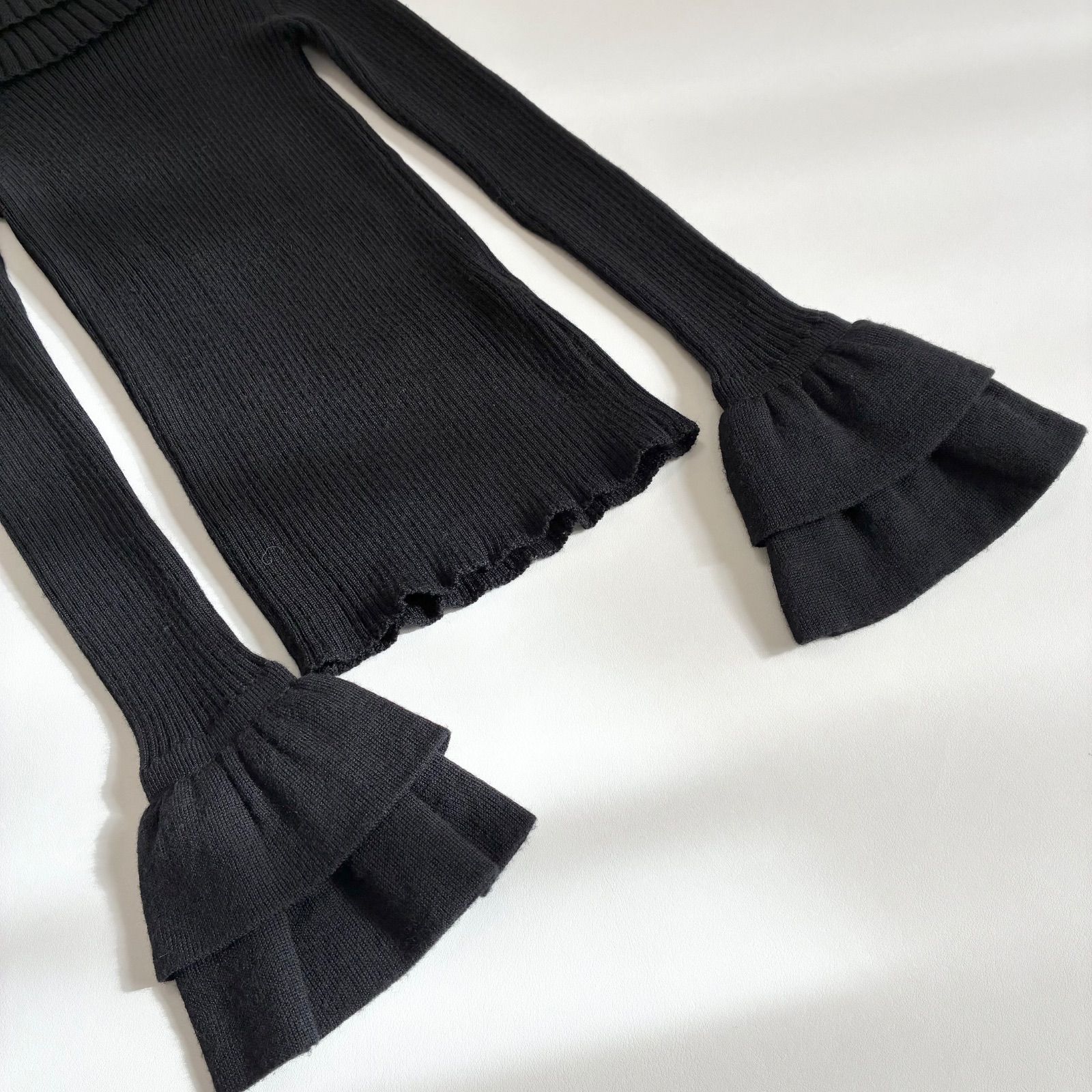 cygne シーニュ☆ネックフリルリブタートルニット - メルカリ