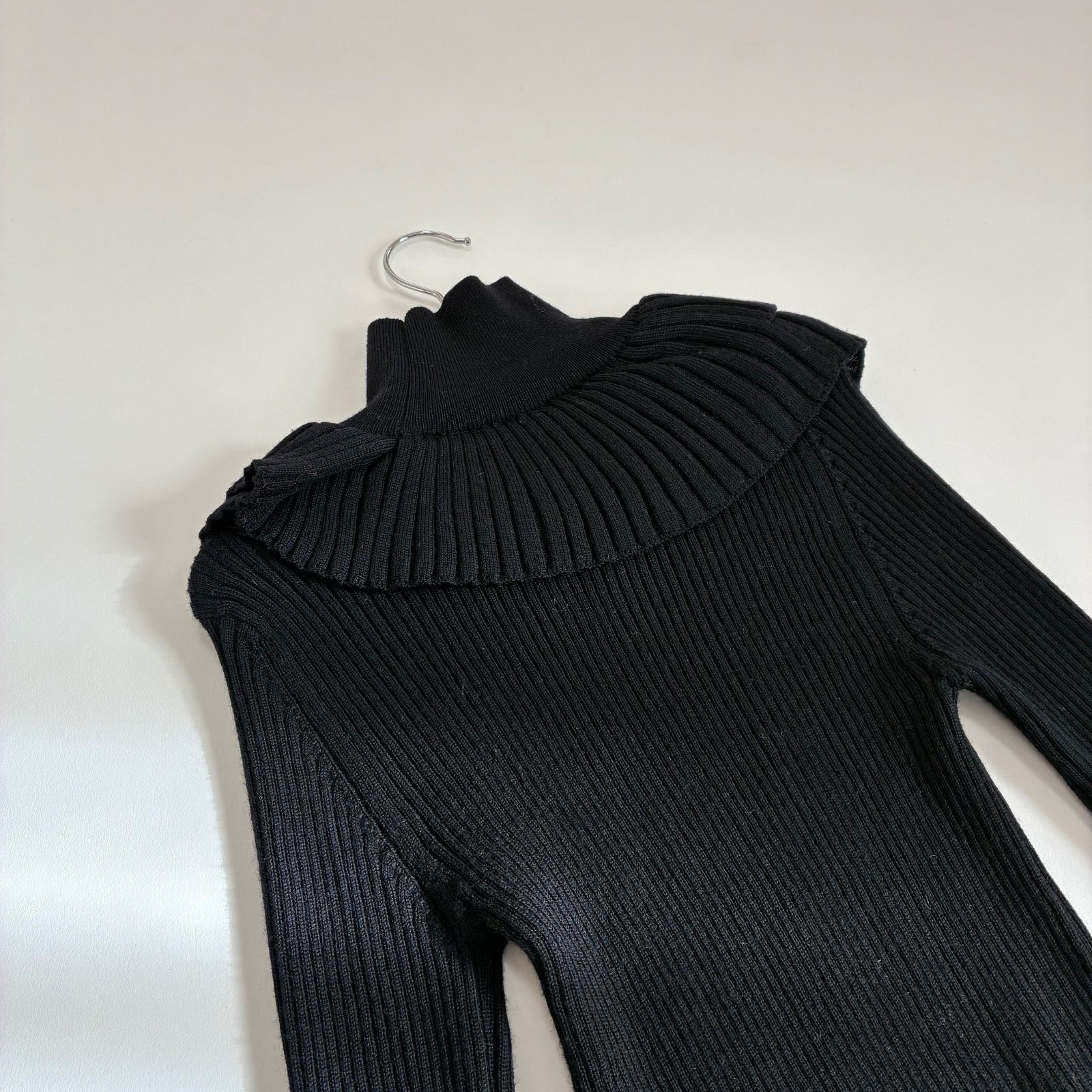 cygne シーニュ☆ネックフリルリブタートルニット - メルカリ