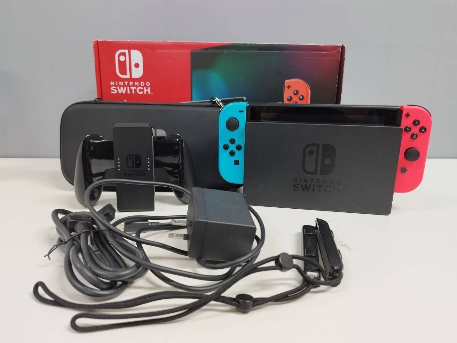 美品】Nintendo Switch 本体 HAC-001(-01)/2022年製〈HAD-S-KABAA