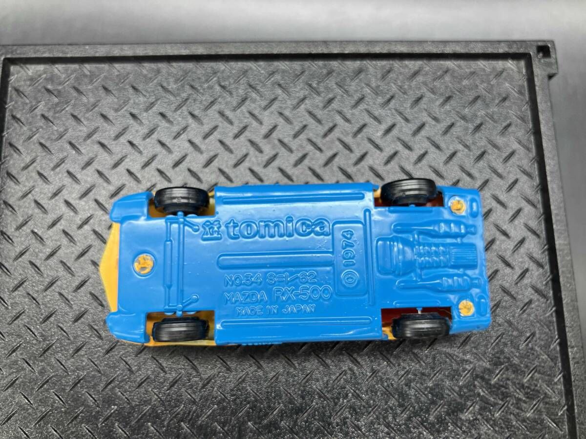 トミカ No.34 マツダ RX500 やまぶき色×水色 赤シｰト 1Eホイｰル 裏板