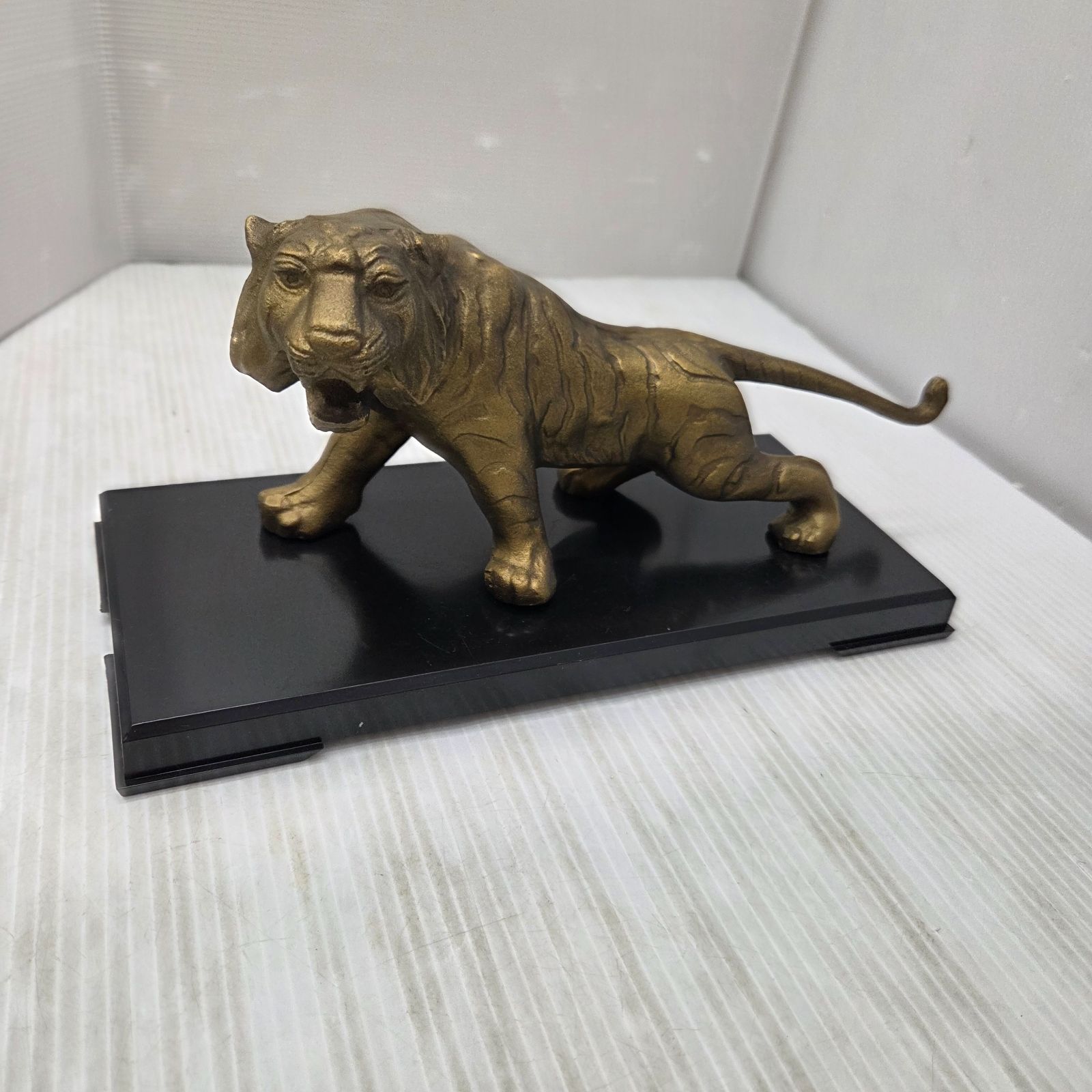 3 S02639 盛運の虎 美術工芸品 鉄製 HITACHI 日立 記念品 アンティーク