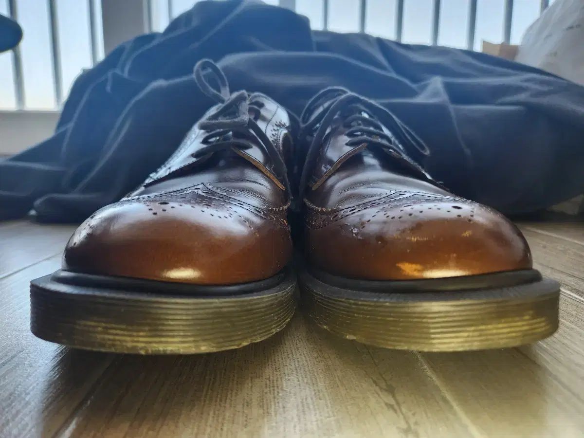 DR. MARTENS イングランド ブローグ ウイングチップ ブラウン (270