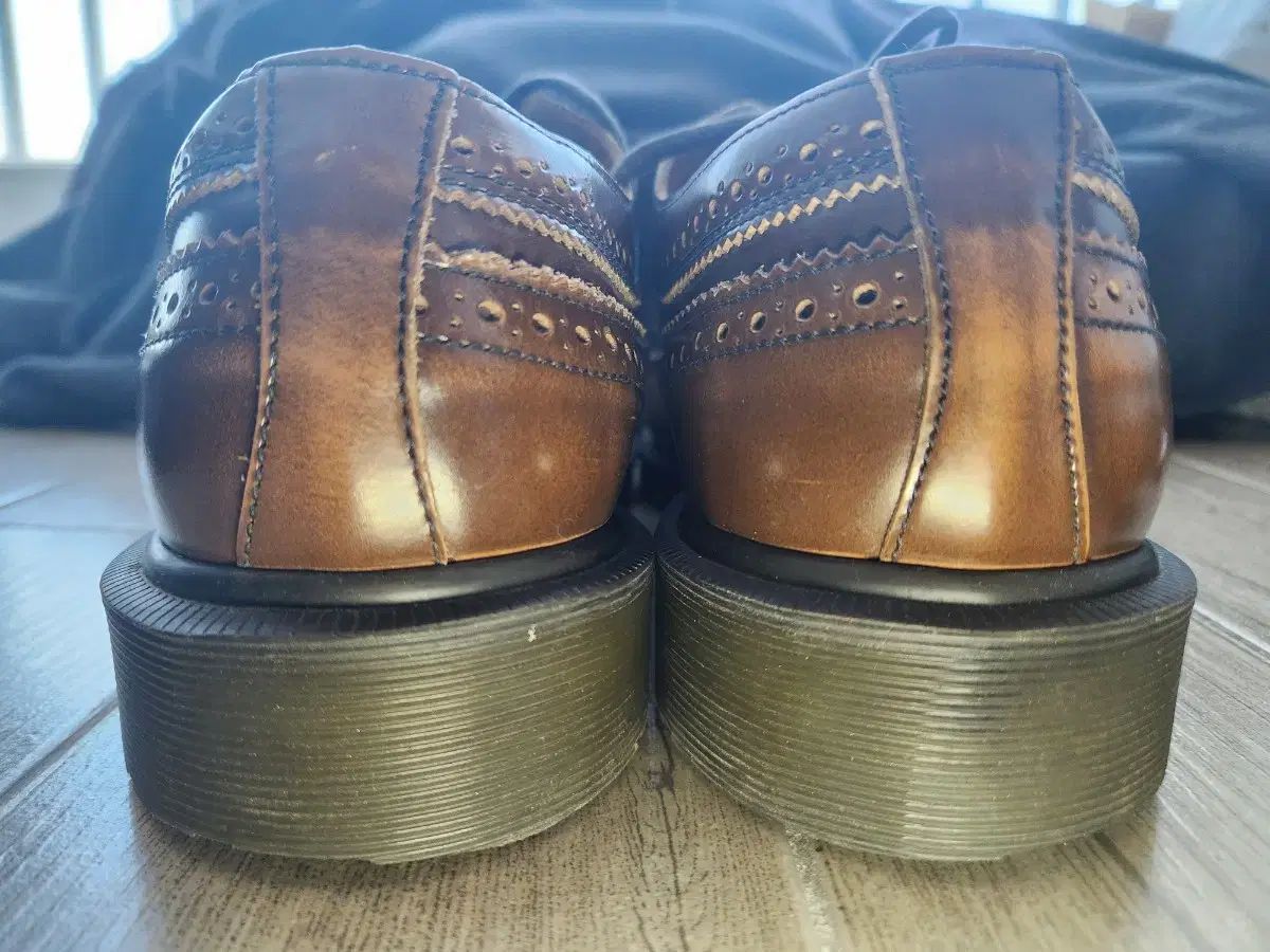 DR. MARTENS イングランド ブローグ ウイングチップ ブラウン (270