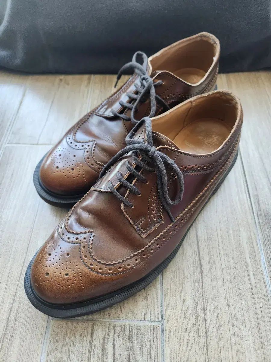 DR. MARTENS イングランド ブローグ ウイングチップ ブラウン (270