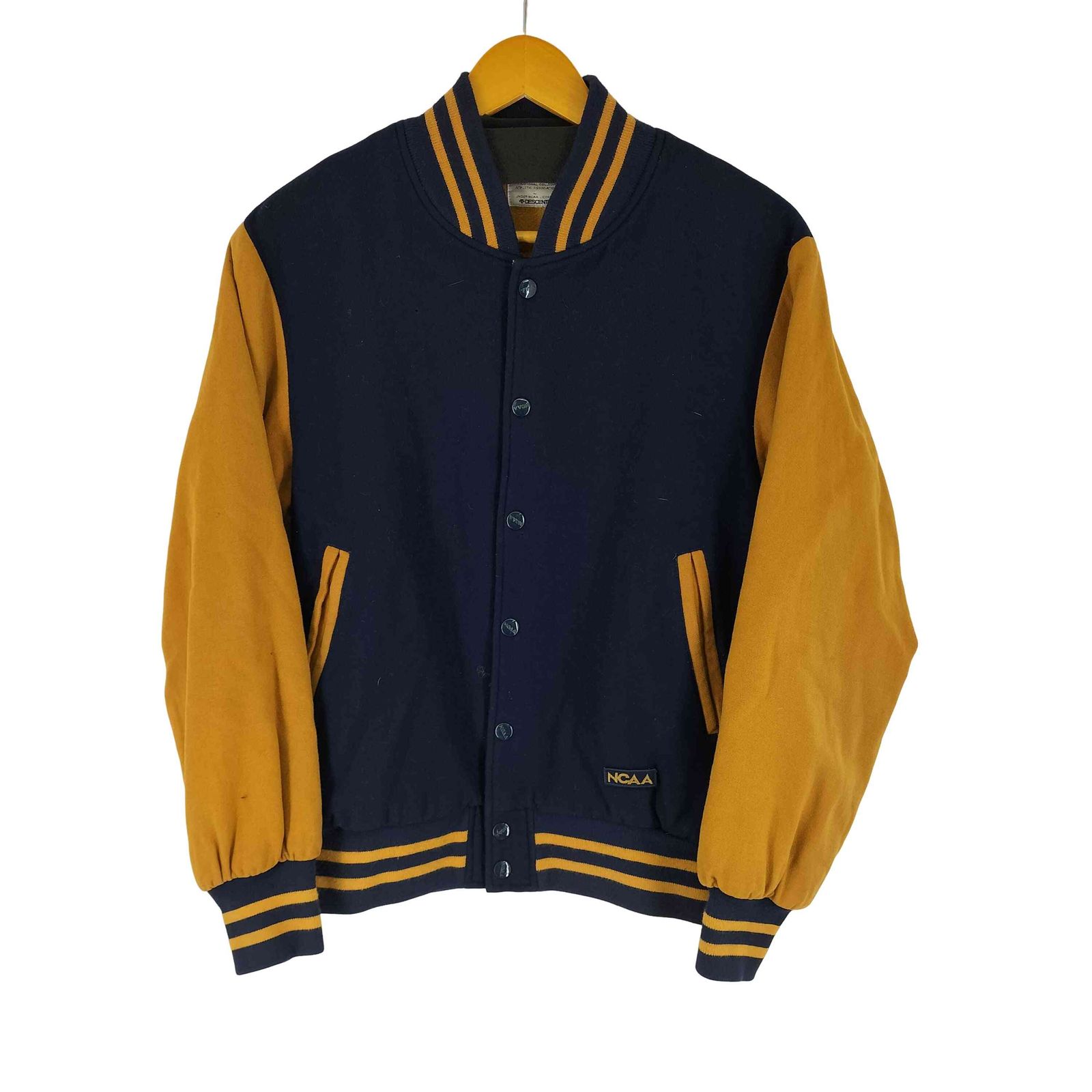 デサント descente NCAAライセンス スタジャン メンズ JPN：L - メルカリ