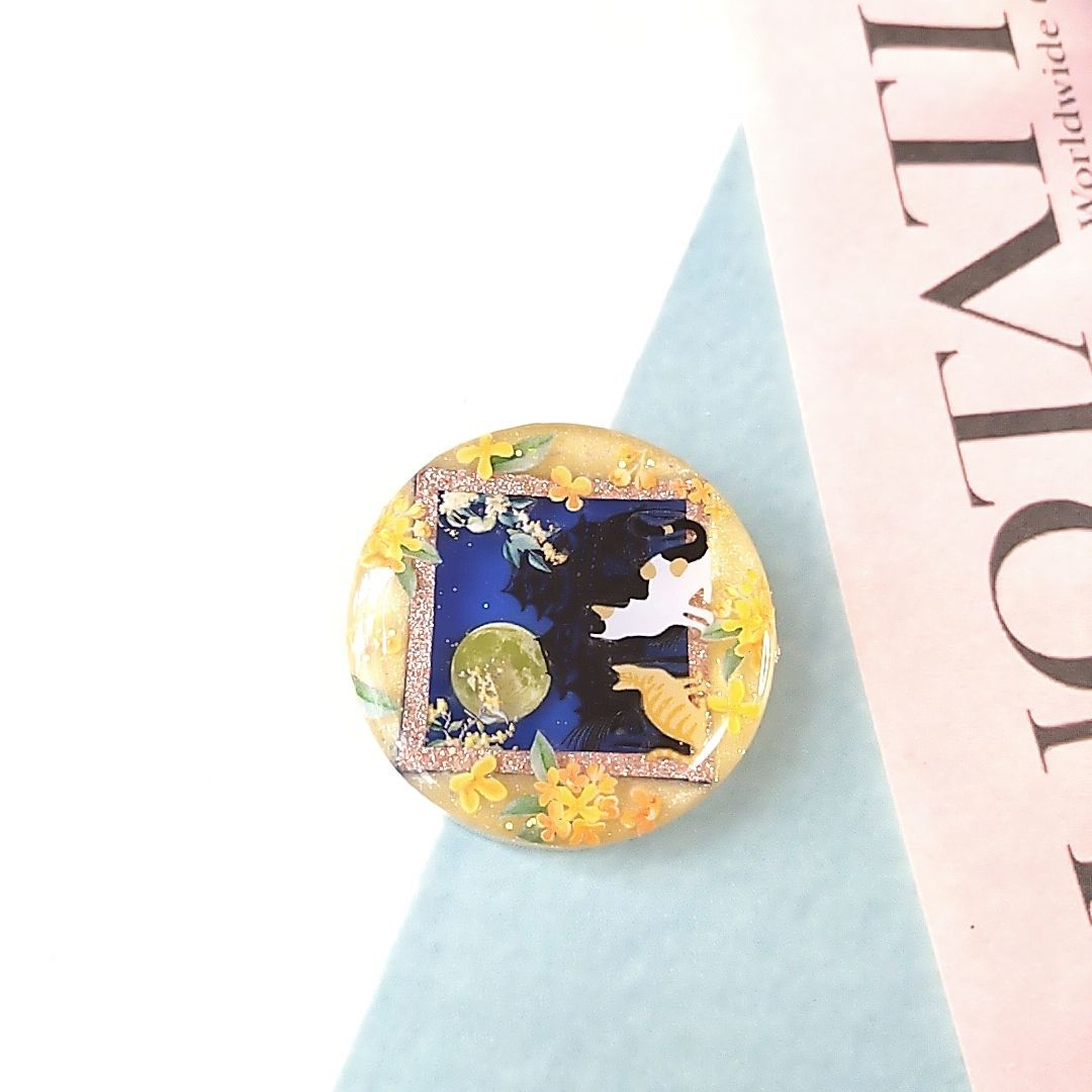 No.2547 十五夜の景色と窓際の猫 レジンチャーム - メルカリ