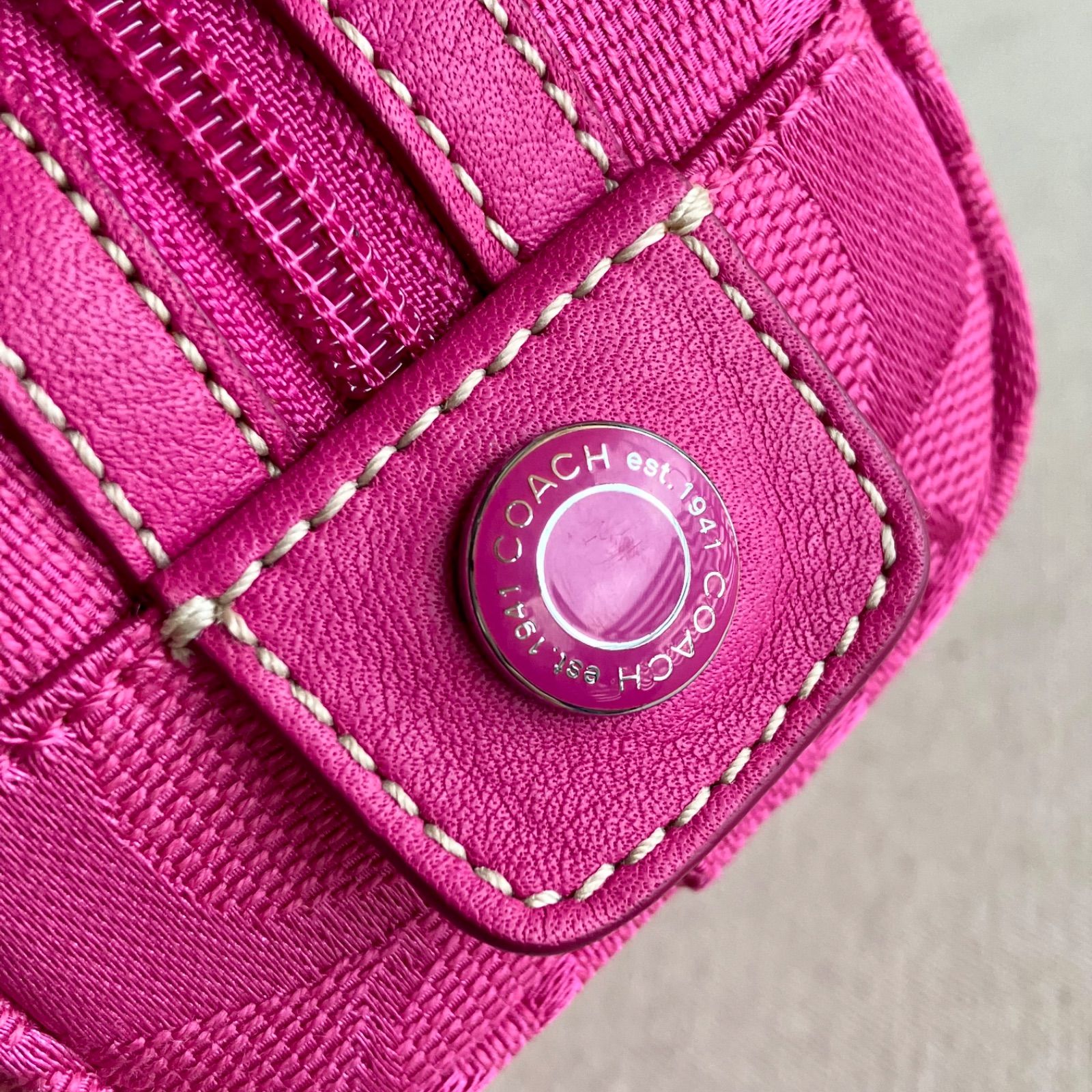 小物 Coach Signature Soho mini Pouch Pink Coach Vintage Soho Pink Jacquard Leather Mini Pouch Y2K Authentic