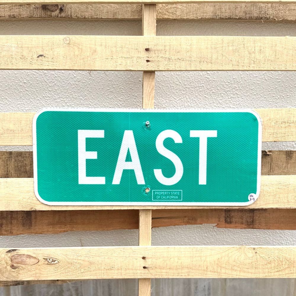 ヴィンテージ ロードサイン [EAST] 26-3-2 / アメリカ 看板 グリーン