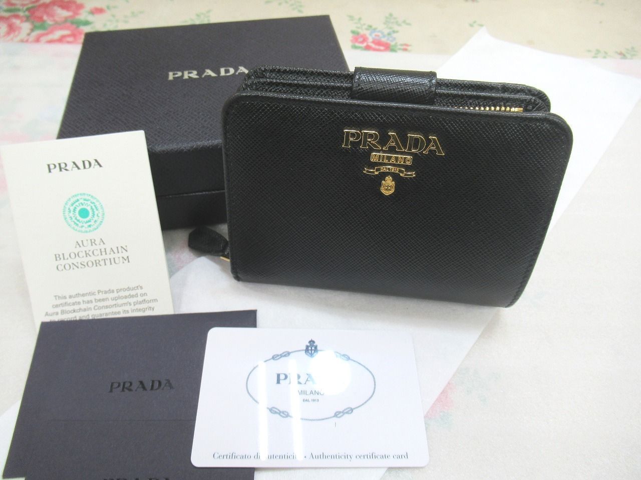 極美品☆未使用級☆プラダ(PRADA) サフィアーノレザー 二 極美品☆未使用級☆プラダ(PRADA) サフィアーノレザー 二