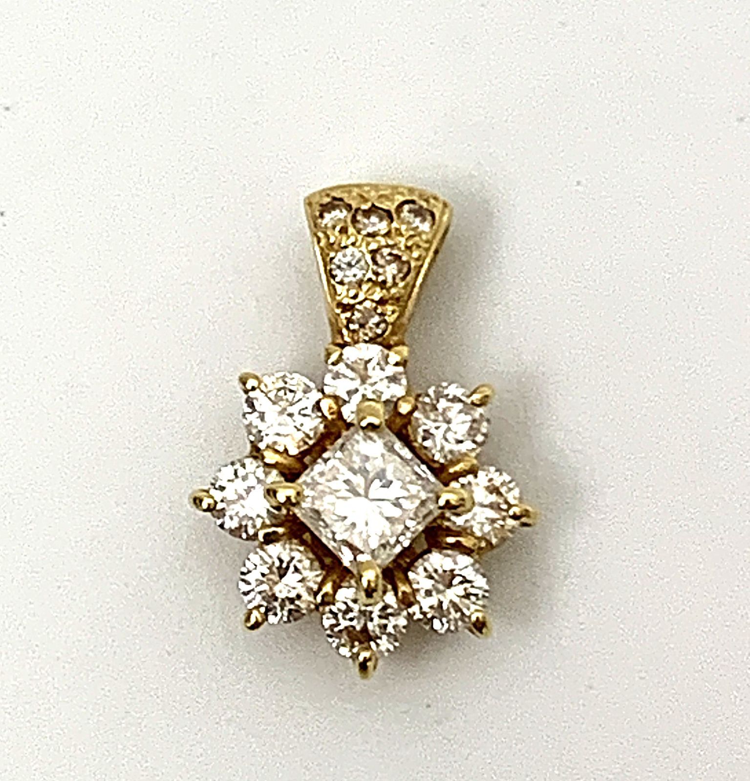K18 お花型 ダイヤモンド 総計 1.10ct ペンダントトップ ネックレス 