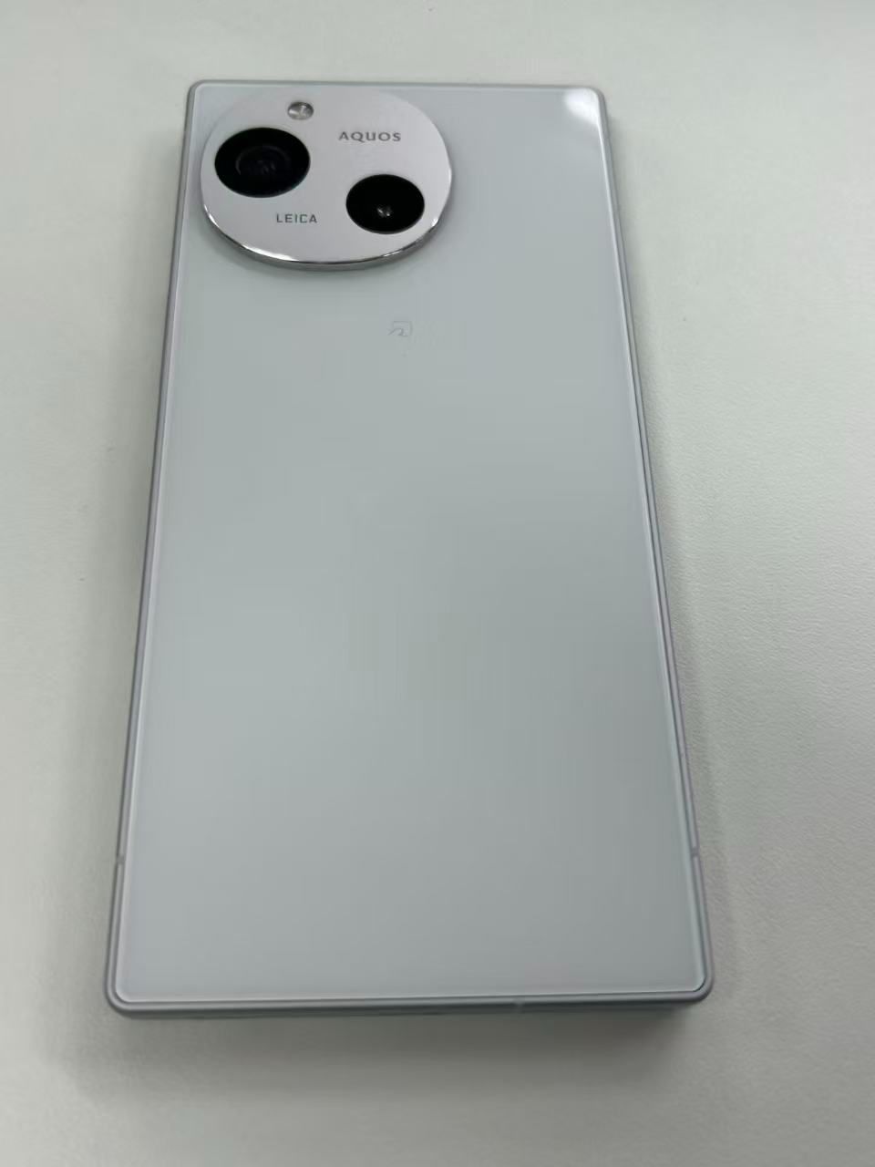 ジャンク品】AQUOS R9 ホワイト - メルカリ