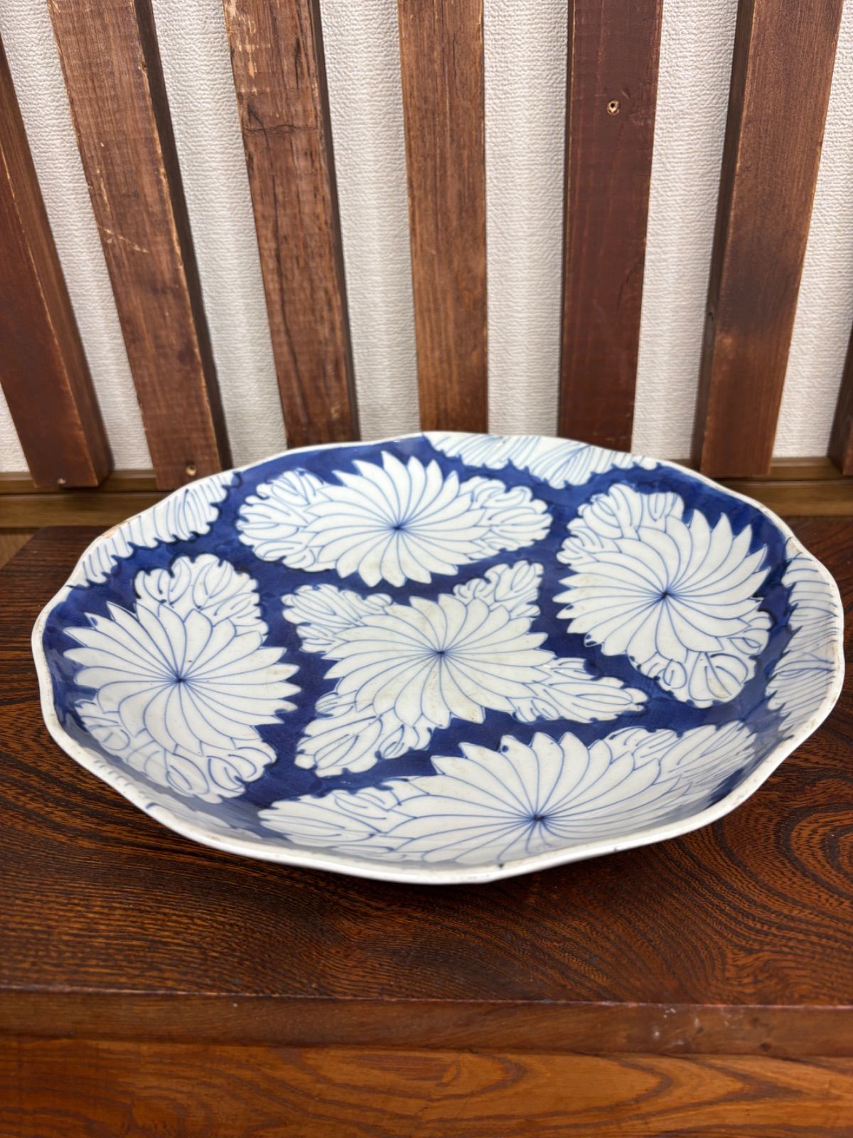 古伊万里 染付 菊花文 輪花大皿 28cm 江戸後期 骨董皿(52) 日本古