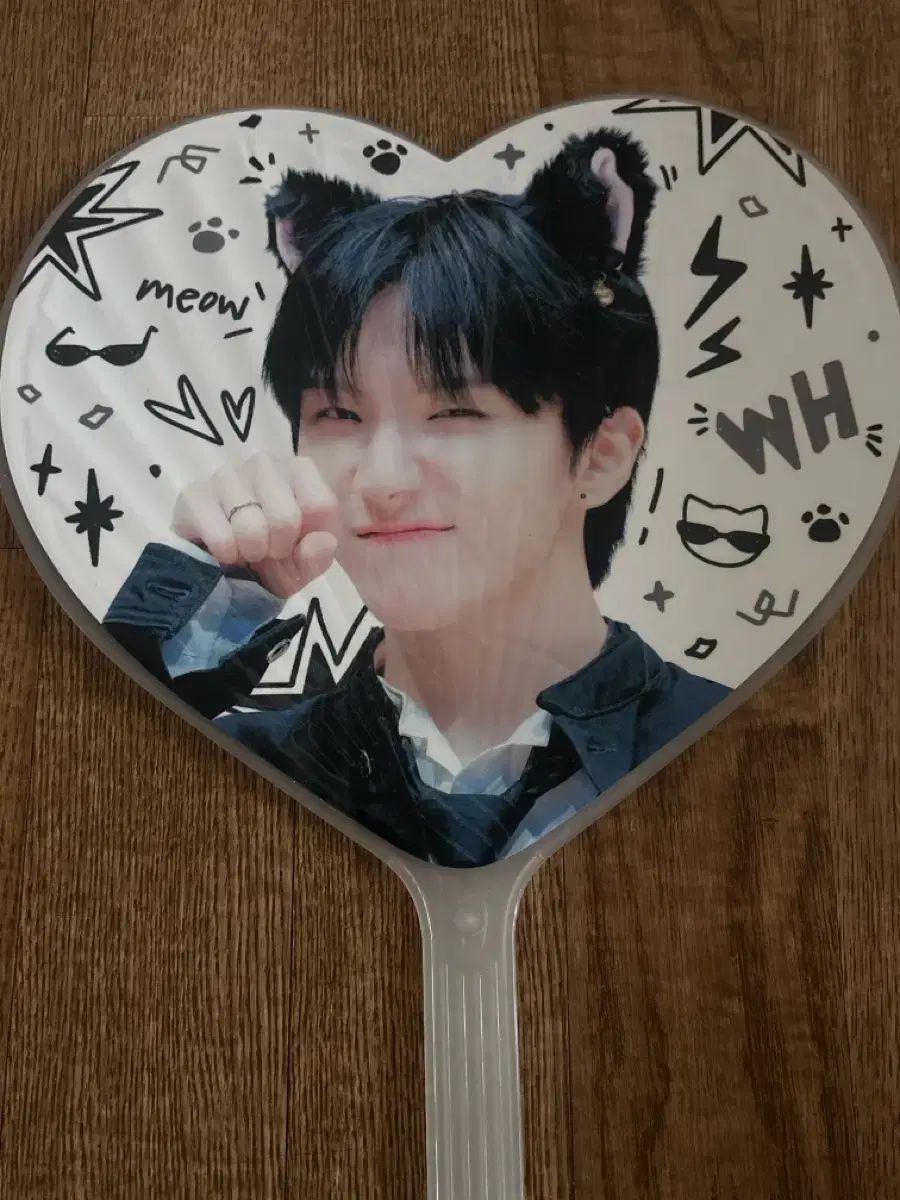 BOYNEXTDOOR(ボイネク) ボイネク ウナク(WOONHAK) うちわ 出品 - メルカリ