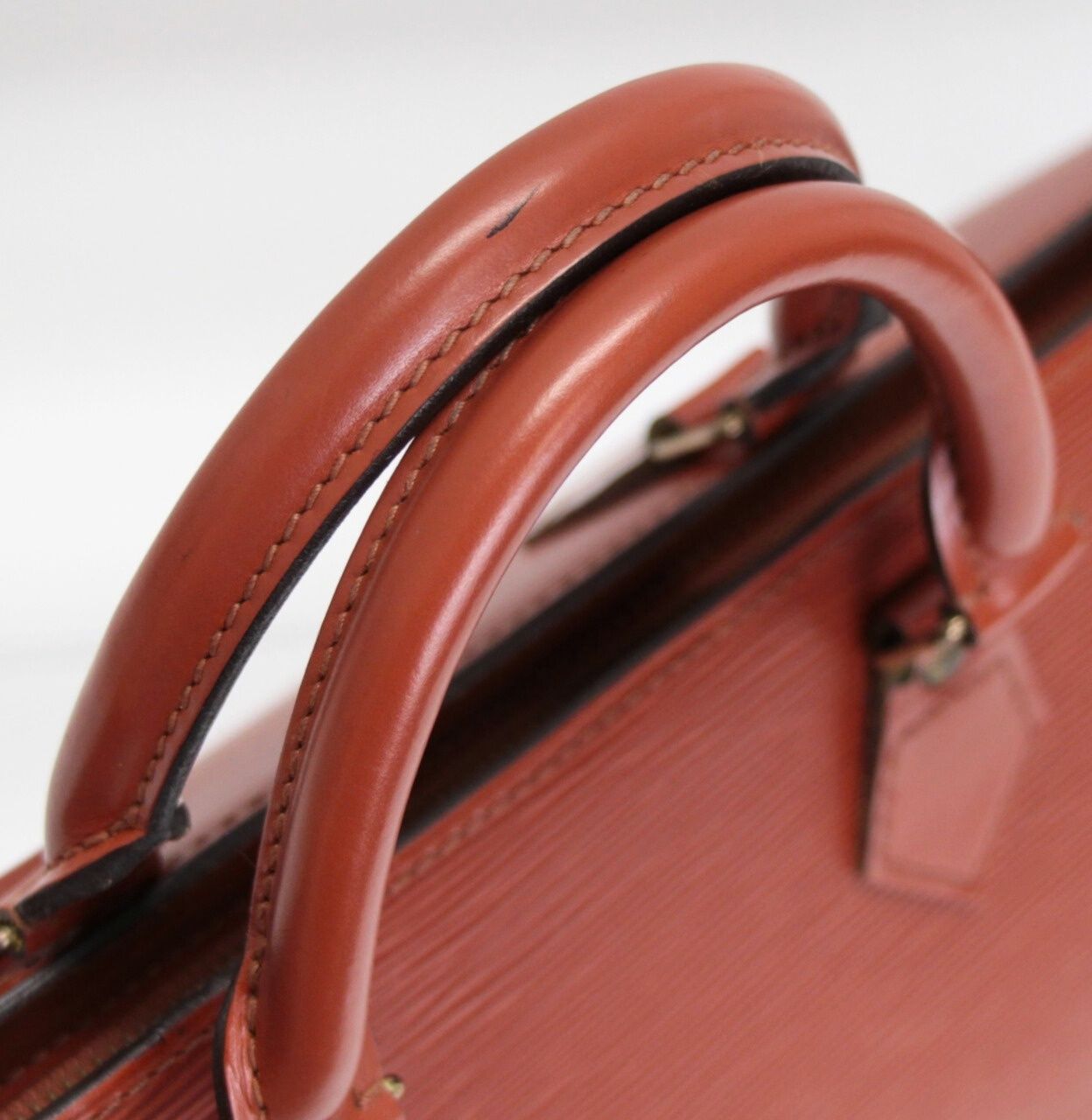 ルイヴィトン Louis Vuitton サックトリアングル ハンドバッグ ケニア 