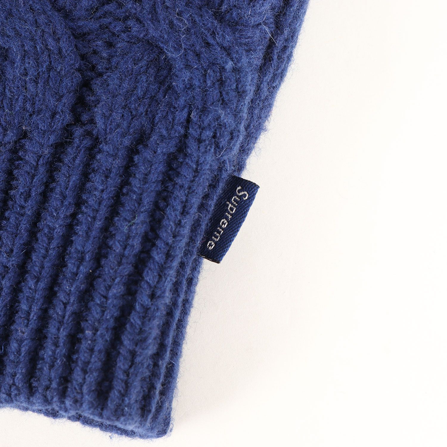 Supreme シュプリーム ニット ネイビー 紺 サイズ:L | 23AW ビッグロゴ ケーブル編み ウールニット セーター (Appliqu Cable Knit Sweater) | トップス プルオーバー【メンズ】【中古】 Supreme シュプリーム ニット ネイビー 紺 サイズ:L | 23AW ビッグロゴ