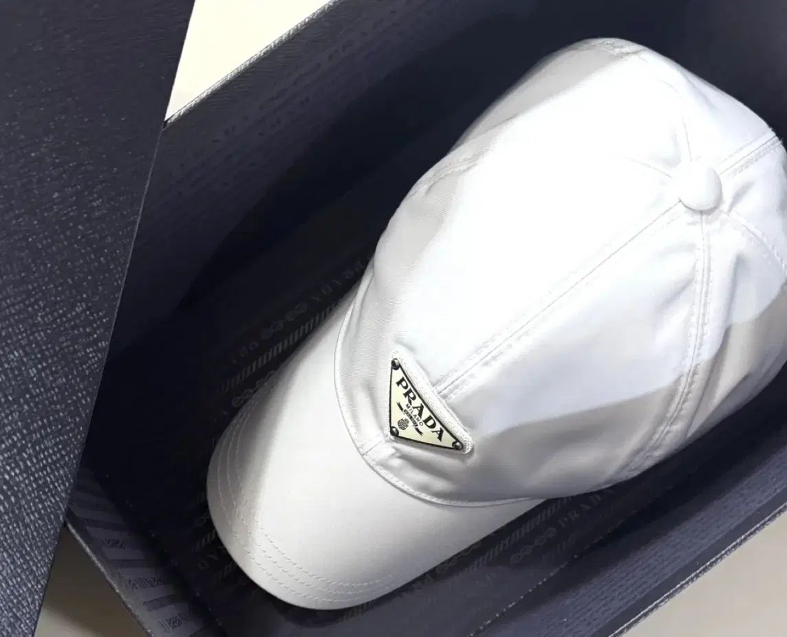 L PRADA プラダ ベースボールキャップ - メルカリ