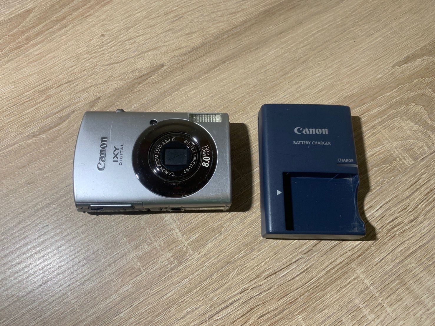 Canon IXY DIGITAL 10 動作確認済 純正充電器・バッテリー付 カメラ IXY DIGITAL 910 IS 純正バッテリー 2個付きセット ②