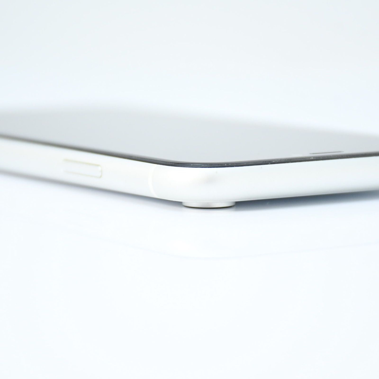 美品 iPhone XR 64GB ホワイト SIMフリー バッテリー81% - メルカリ