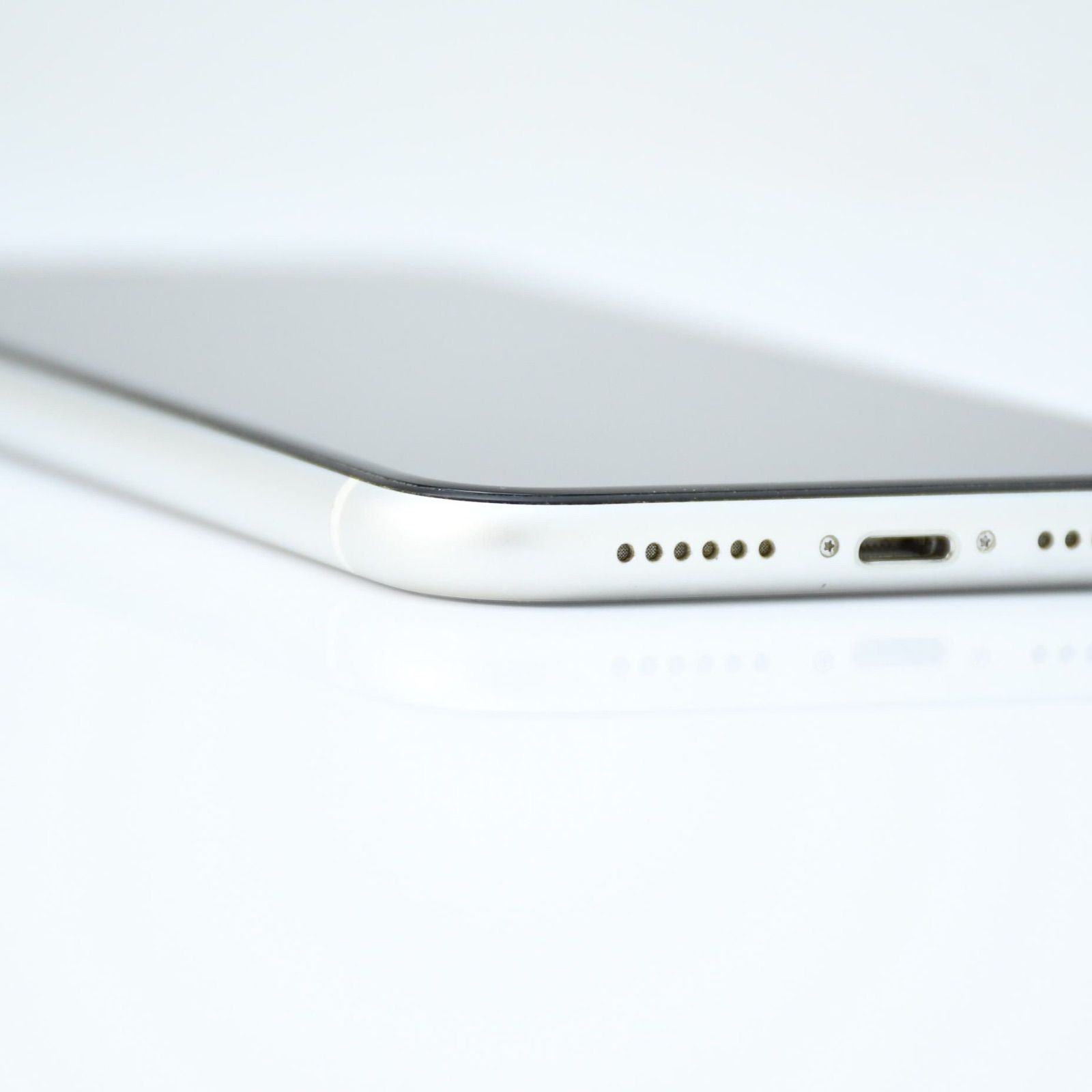 美品 iPhone XR 64GB ホワイト SIMフリー バッテリー81% - メルカリ