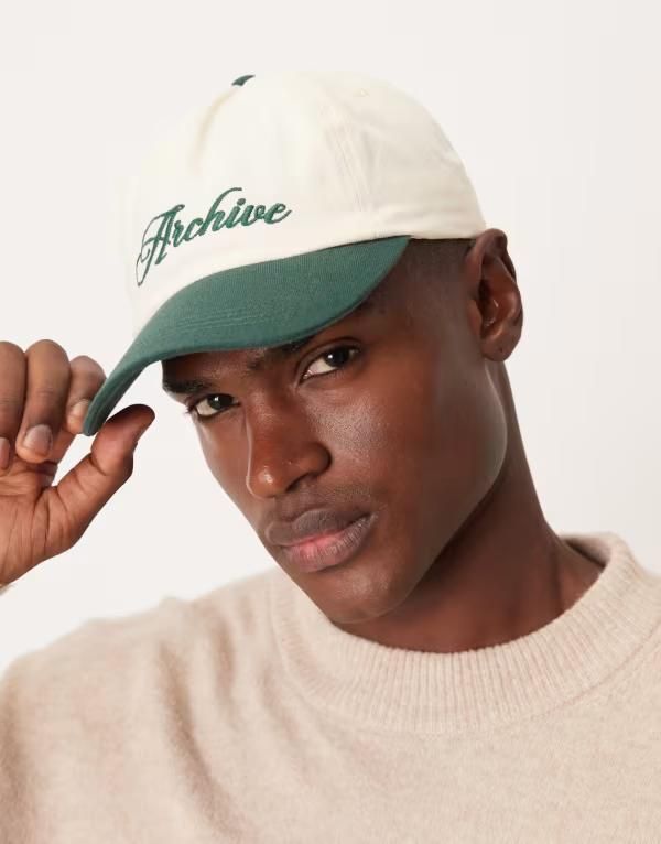 エイソス メンズ アクセサリー 帽子 コントラスト キャップ ASOS DESIGN ecru cap with contrast green peak and embroidery CREAM クリーム