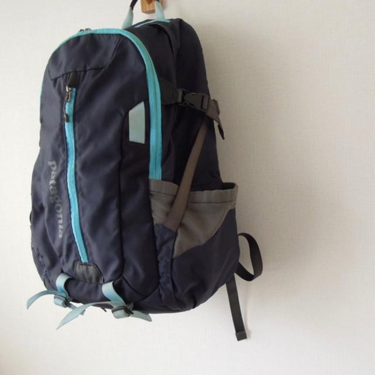 パタゴニア バックパック refugio pack 28L ネイビーに一部水色 (bg-27 