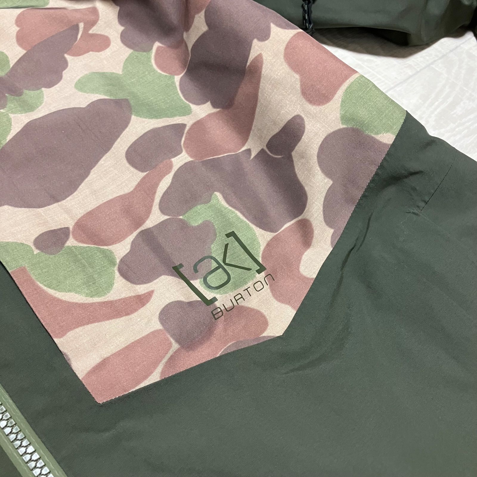 バートン[ak] GORE-TEX カモフラージュジャケットとパンツ 未使用品 Burton ak BOOM GORE-TEX バートン エーケー ブーム
