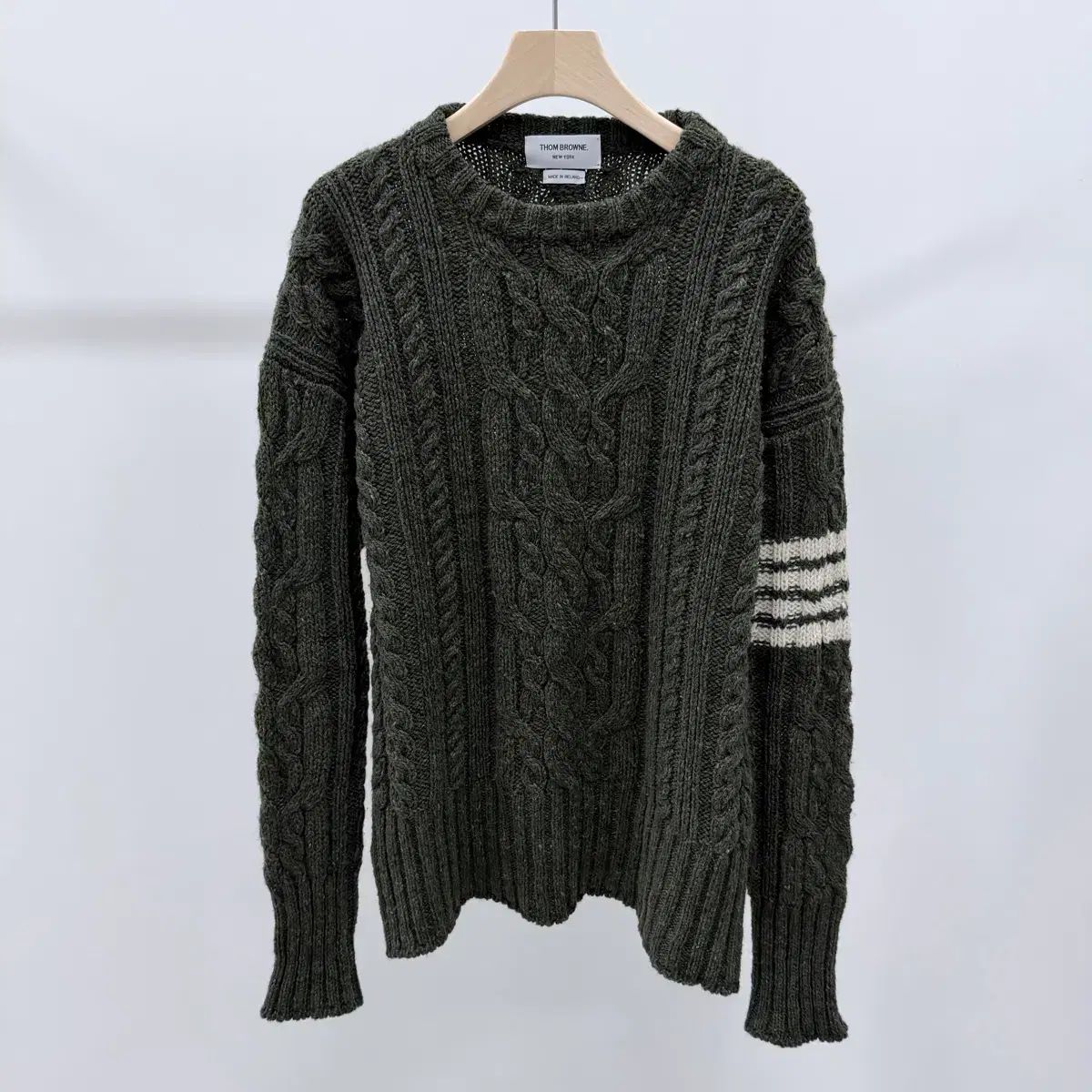 レディース THOM BROWNE ネイビー ストライプ袖 ニット