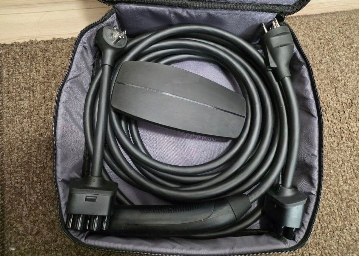 テスラ モバイルコネクター - メルカリ