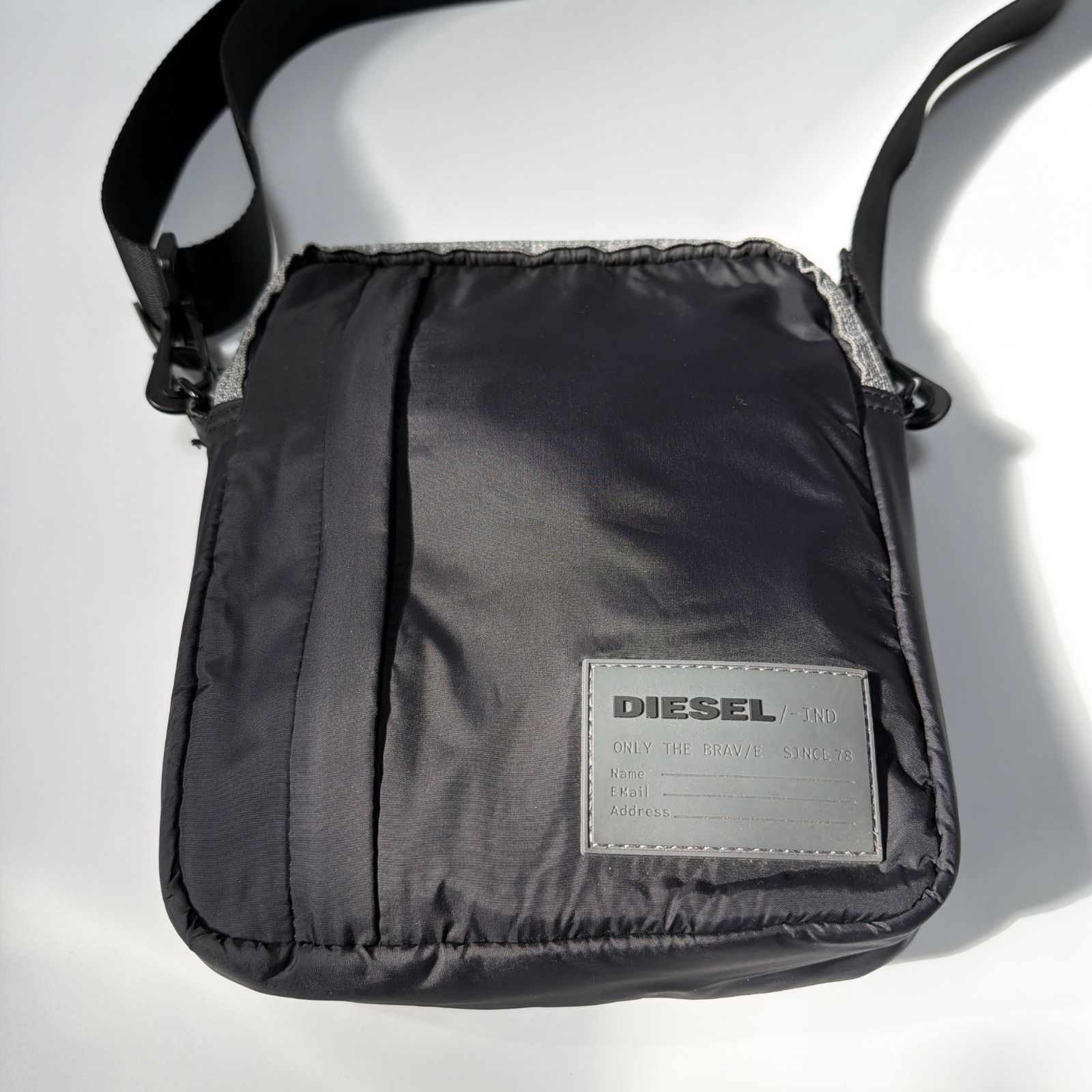 DIESEL ディーゼル ショルダーバッグ ナイロン 斜め掛け コンパクト 黒 
