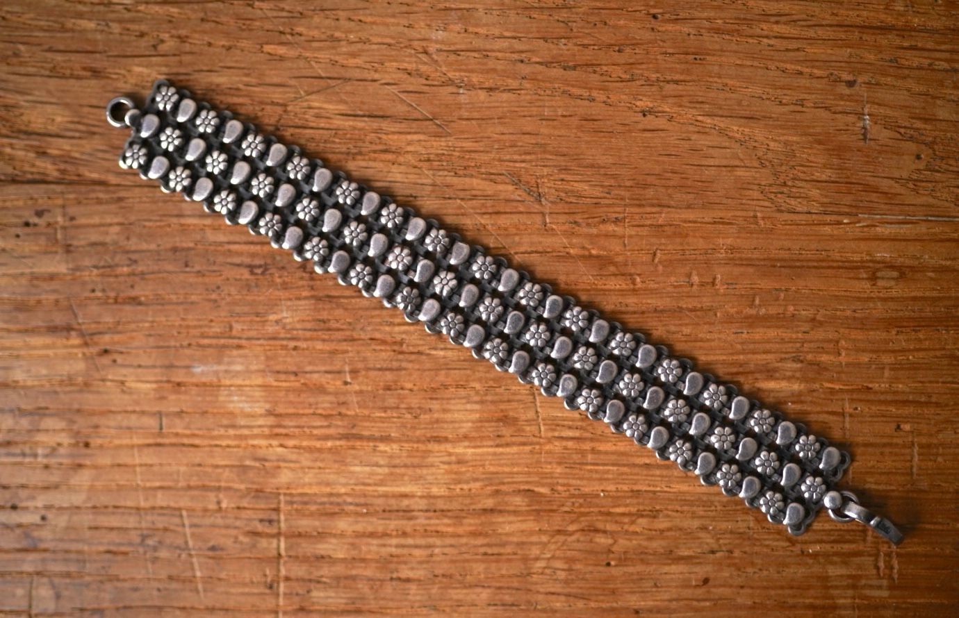 THARU SILVER BRACELET NEW FLOWER TRIPLE タルー族 シルバー