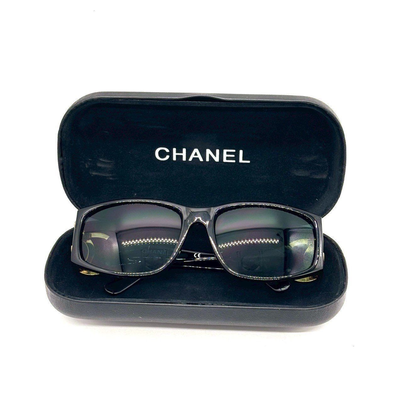 横顔で語る気品】 CHANEL サングラス ココマーク ゴールド金具