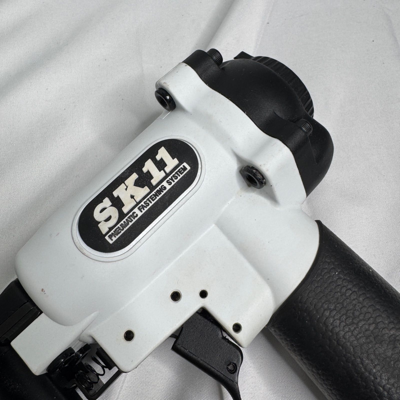 現状品】SK11 超軽量 エアタッカー T425L SA-T425L-X1 4Jステープル用 