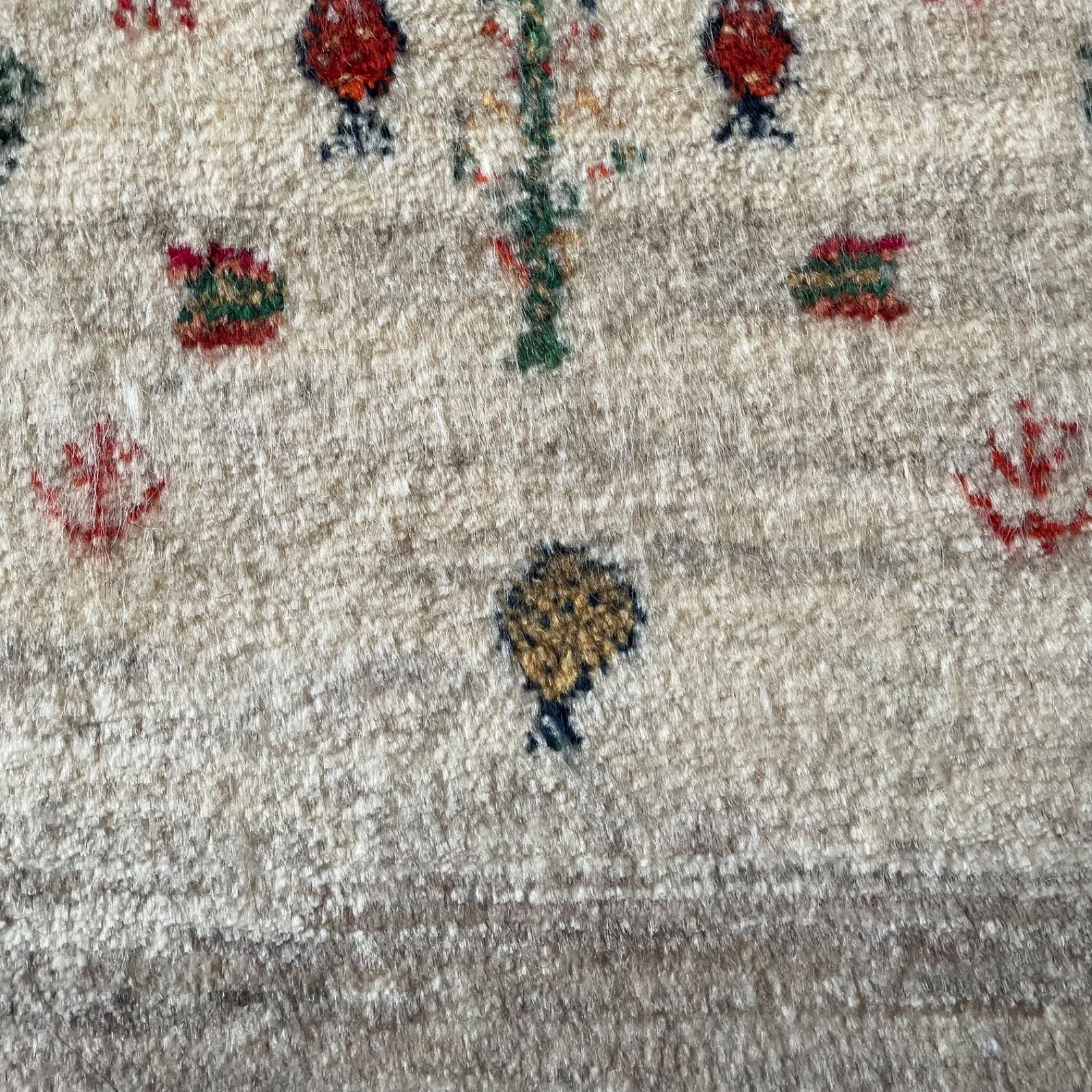 ペルシャ 手織り本物 アート ギャッベ 57×80cm 豊穣のザクロ文様