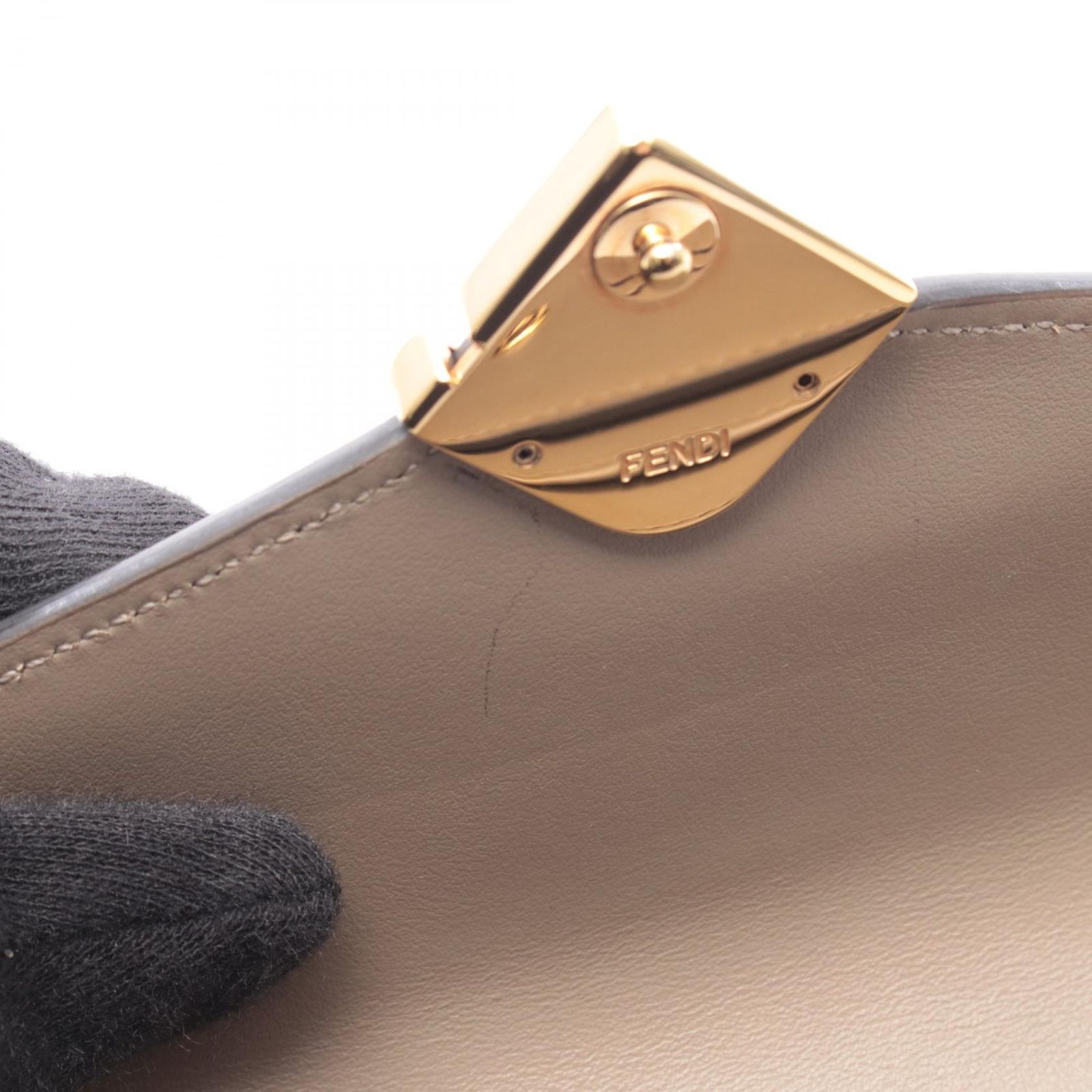 フェンディ FENDI 二つ折り長財布 FFダイヤモンド グレージュ レザー 