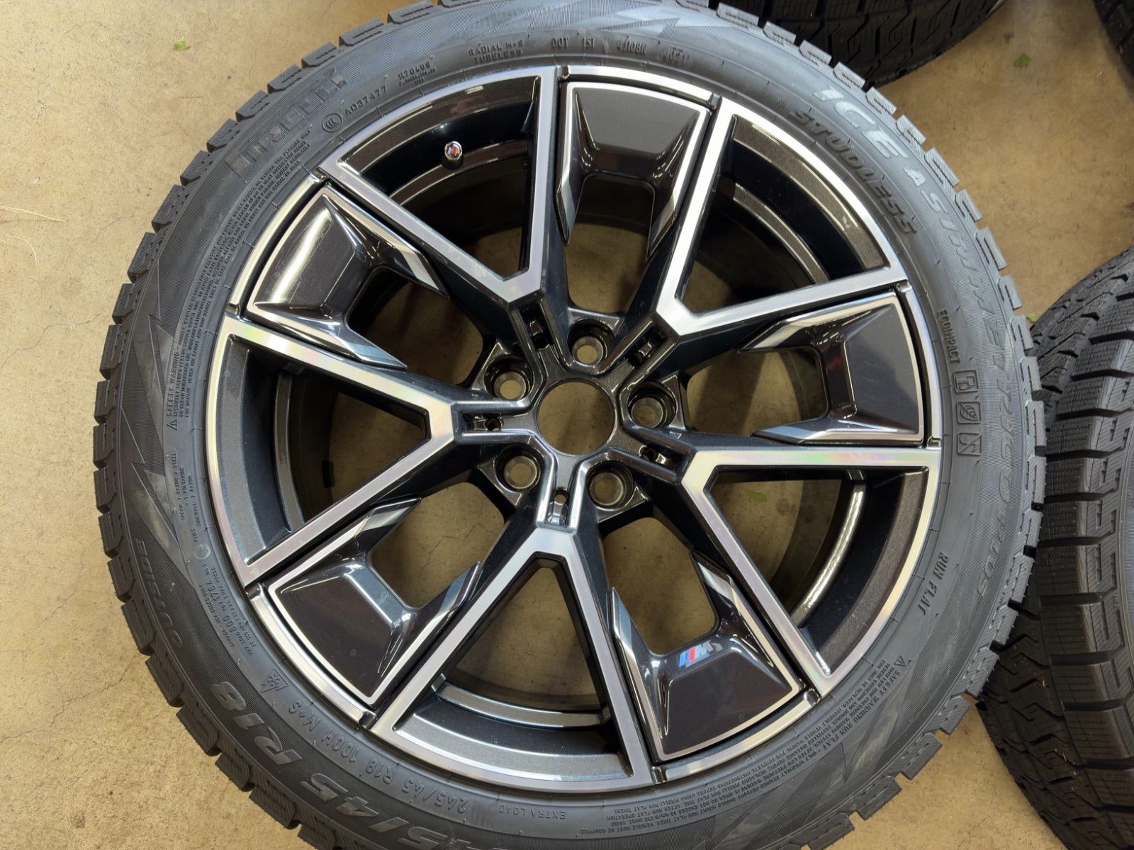 BMW G26 4シリーズ　グランクーペ　 純正品 ピレリ新品付　18インチ　4本セット