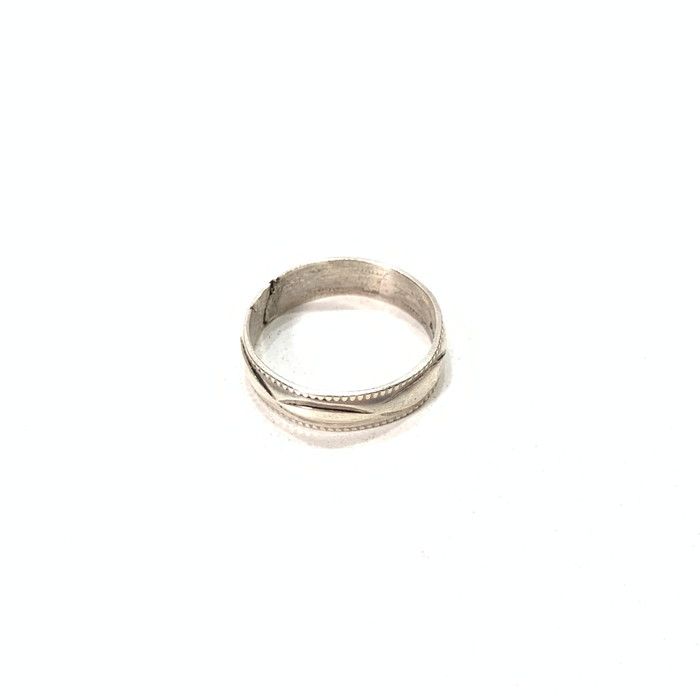 中古品】NAVAJO ナバホ ROSE CASTILLO チゼルリング SILVER 925 指輪