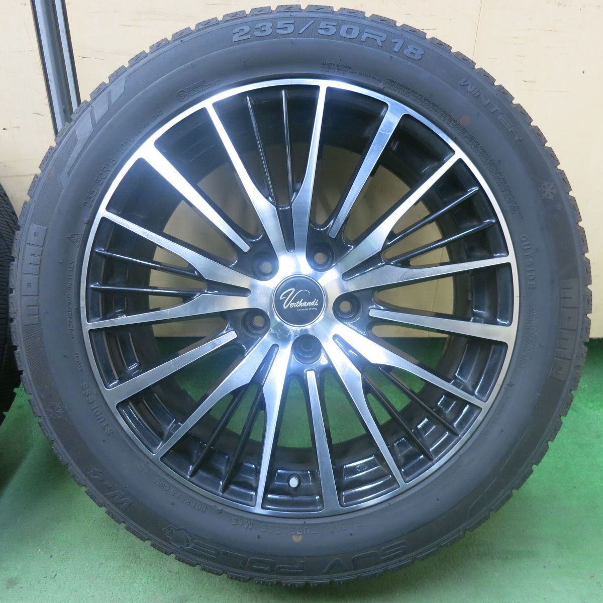 235/50R18 Verthandi(ヴェルザンディ) 18インチ ホイール バリ溝！23年！9分☆スタッドレス 235/50R18 MOMO SUV POLE W-4