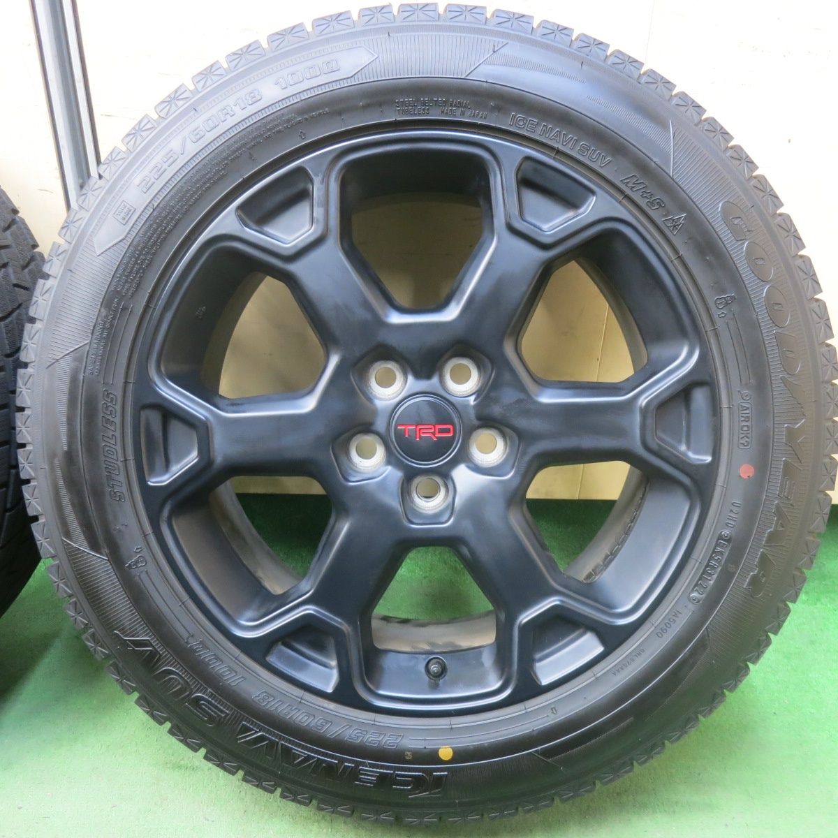 バリ溝！22年！キレイ！9.5分以上☆US トヨタ RAV4 純正 TRD 225/60R18 