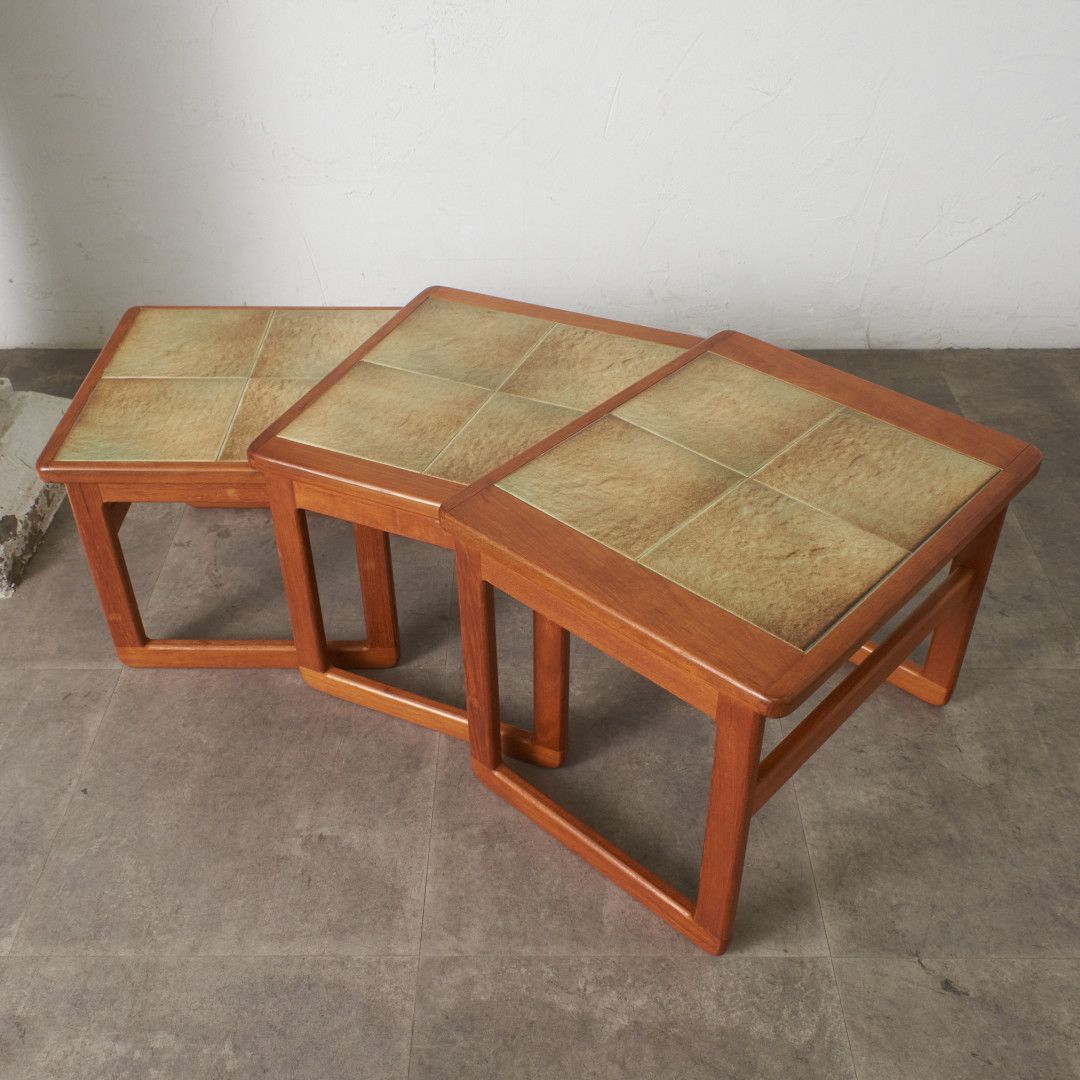 英国 ヴィンテージ タイルトップ ネストテーブル チーク コーヒー