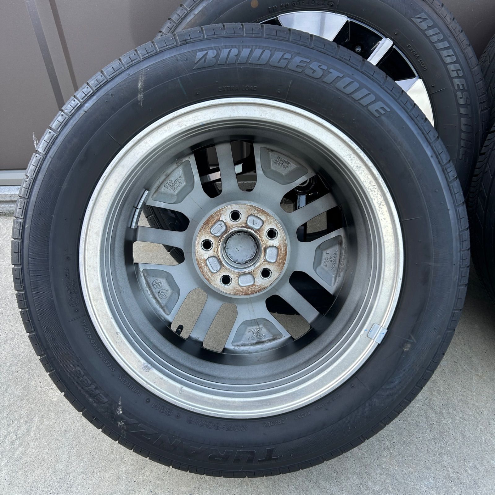 ステップワゴンスパーダ新車の純正タイヤです。 ブリヂストン 205/60R16 愛知県愛西市】HONDA ホンダ 新型ステップワゴン(RP8) 純正ホイール