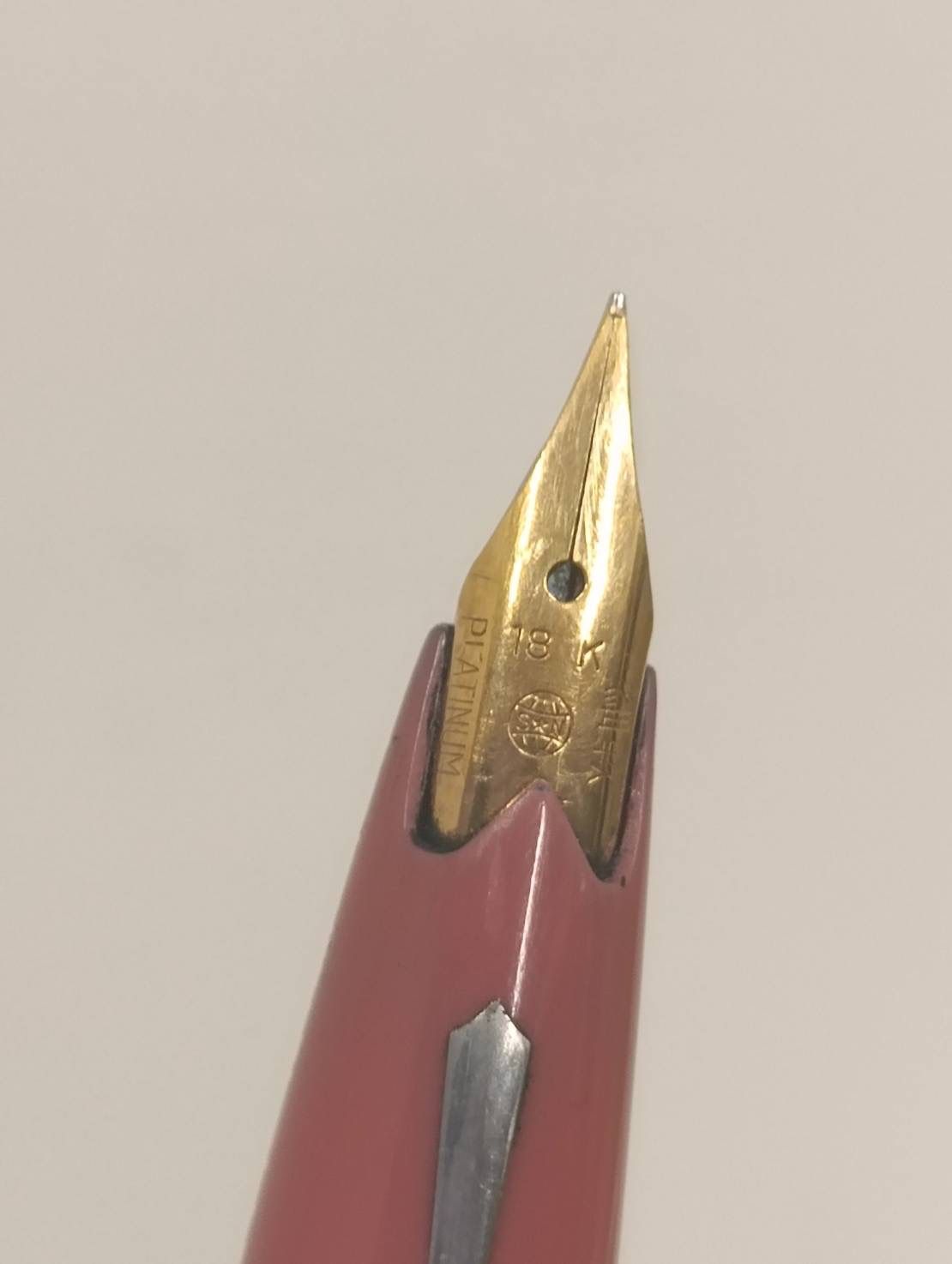 美品 プラチナ 万年筆 ペン先18K 細軟 シルバー ショート シンプル