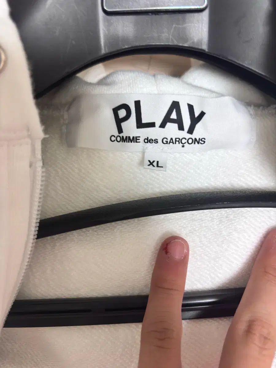 COMME des GARCONS PLAY ダブルハート 白 フードジップアップ