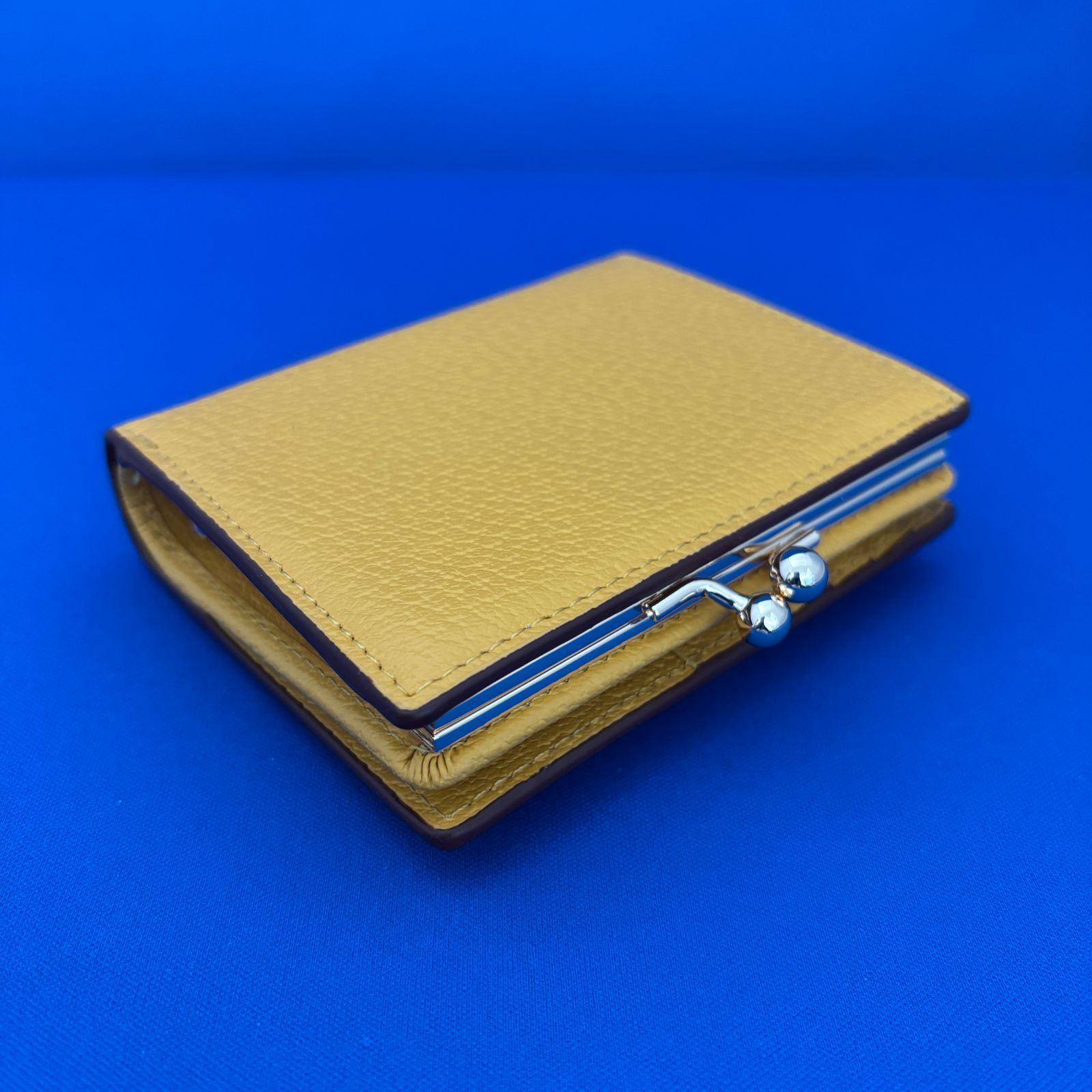 新品・正規品・お買い得！】ヴィヴィアンウエストウッド 二つ折財布