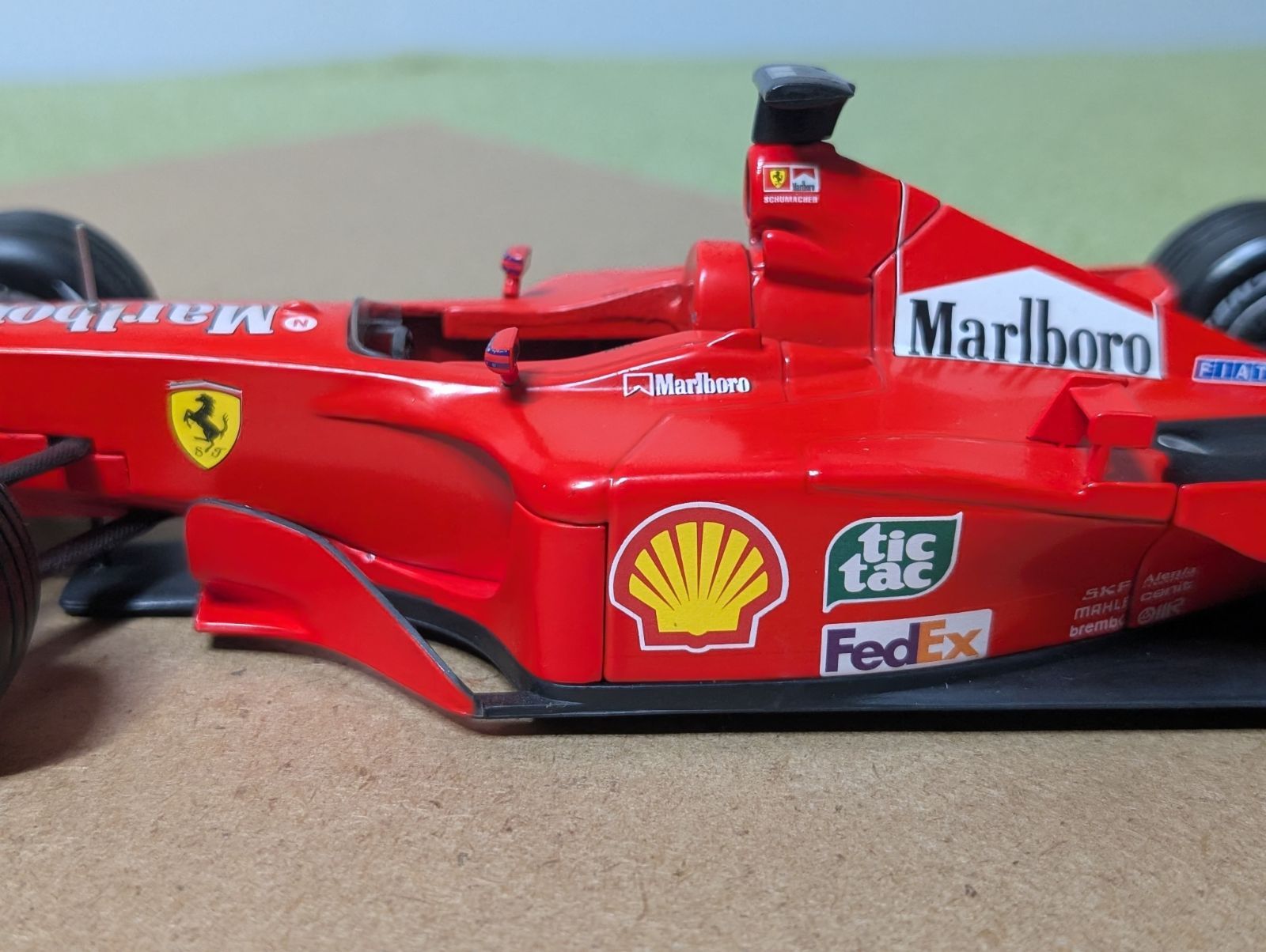 タイヤカスタム 1/18 マテル フェラーリF2001 ミハエル・シューマッハ